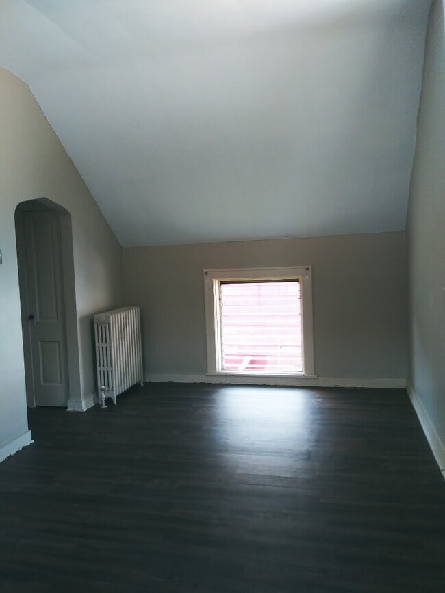 Building Photo - 508 E Maple Ave