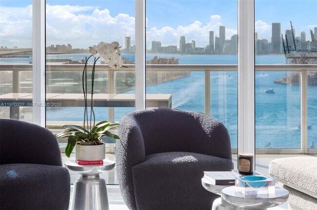 Foto del edificio - 100 South Pointe Dr