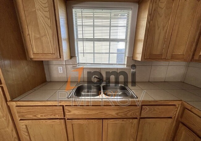 Foto del edificio - 913 E Daffodil Ave