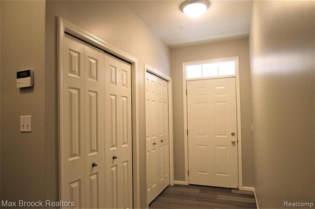 Foto del edificio - 3243 Camden Dr