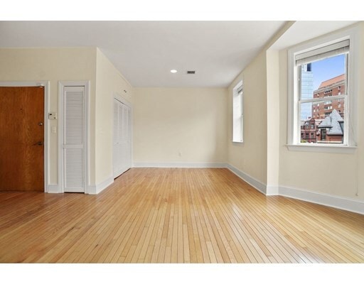 Building Photo - 32 Fairfield St
