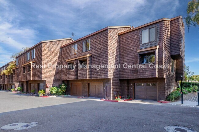 Building Photo - AVAILABLE JULY- Updated Tri-Level 2 Bedroo...
