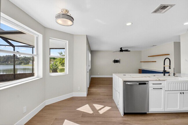 Building Photo - 7306 Spinnaker Bay Dr