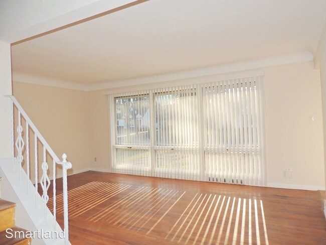 Foto del edificio - 411 Greenvale Rd