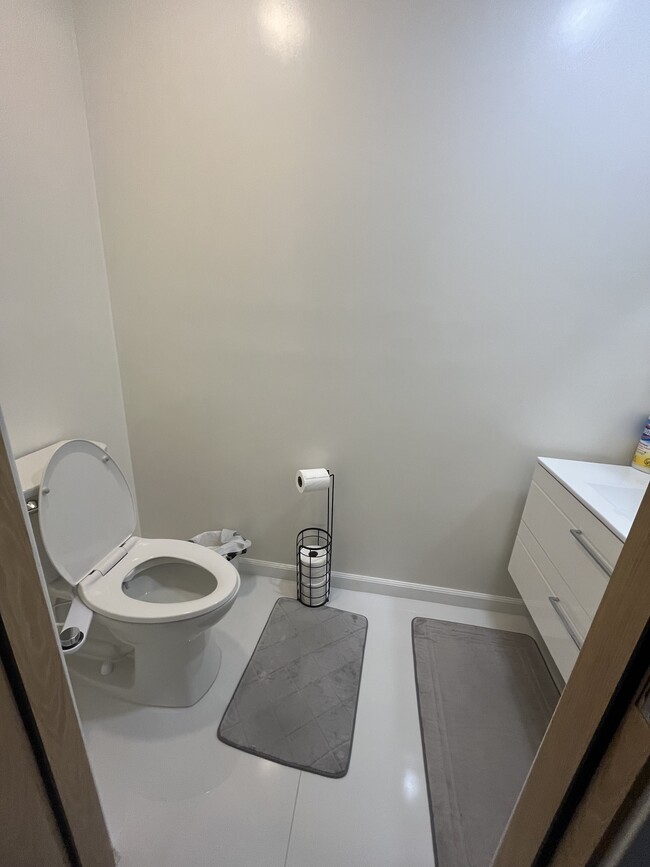 Half bath - 18242 Sylvan St
