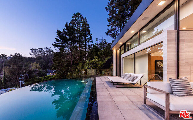 Building Photo - 9322 Hazen Dr