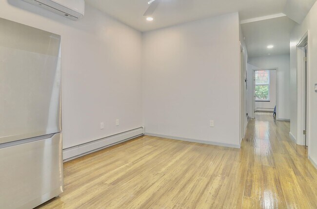 Building Photo - 232 1st St