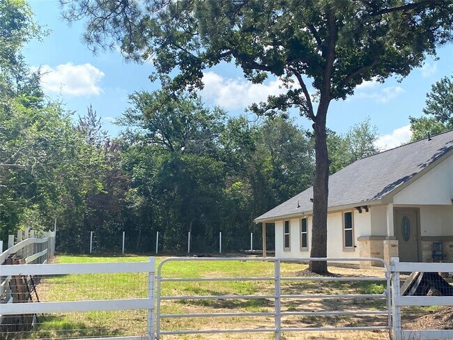 Foto del edificio - 24917 Roscommon Ln