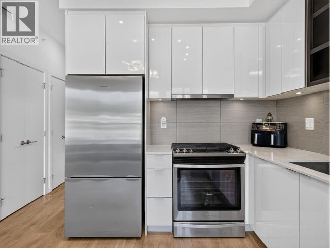 Building Photo - 725 Marine Dr