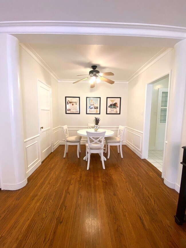 Comedor - 1290 Devon Ave