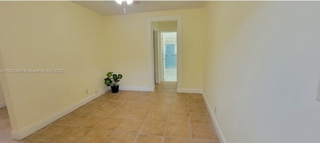 Foto del edificio - 2441 SW 27th Ave