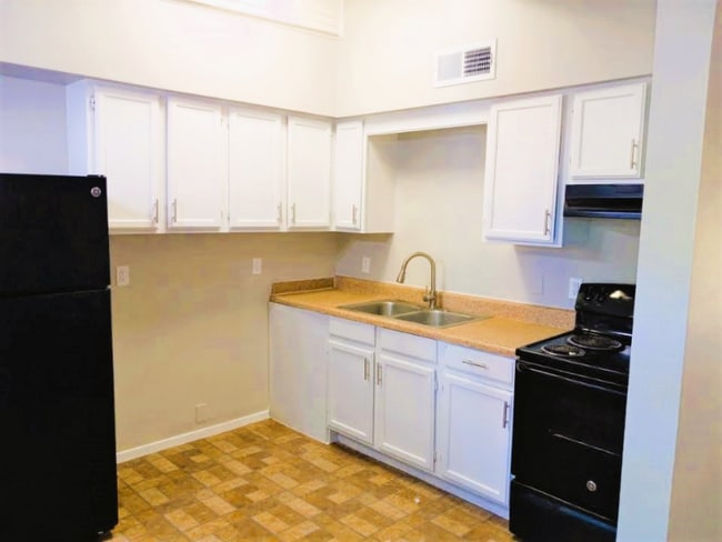 Building Photo - 272 W Viola St