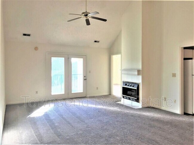 Building Photo - 3392 Galleria Dr