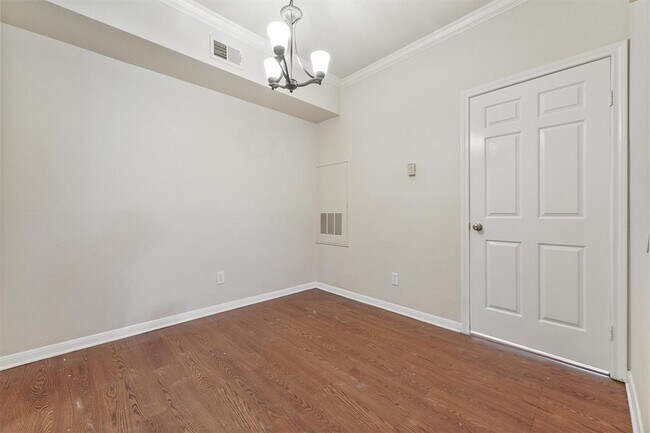 Building Photo - 2255 Braeswood Park Dr