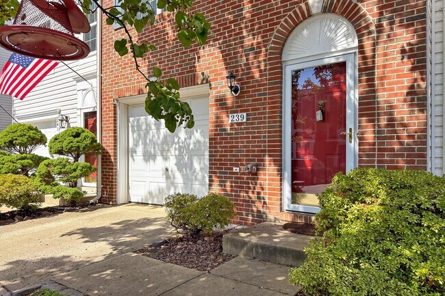 Foto del edificio - 239 Golden Larch Ter NE