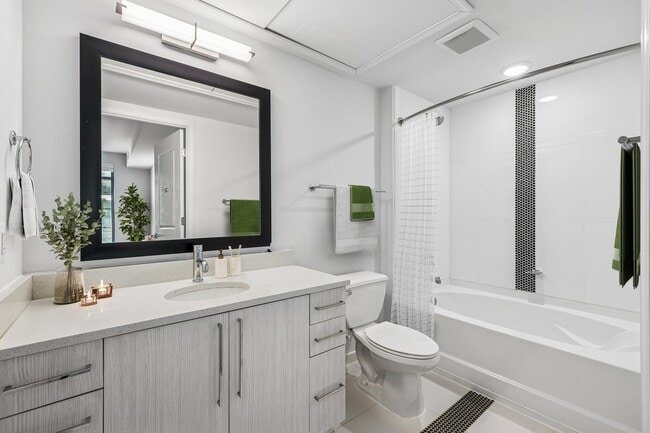 Building Photo - Latitude