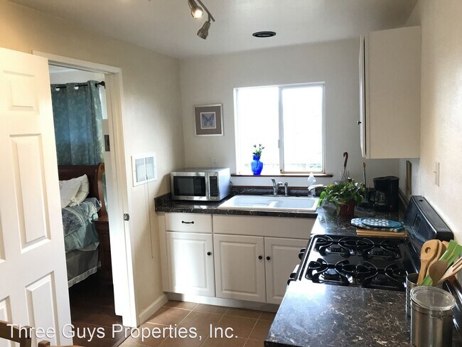 Studio, 1 bath House - 3920 Coronado Ave photo'