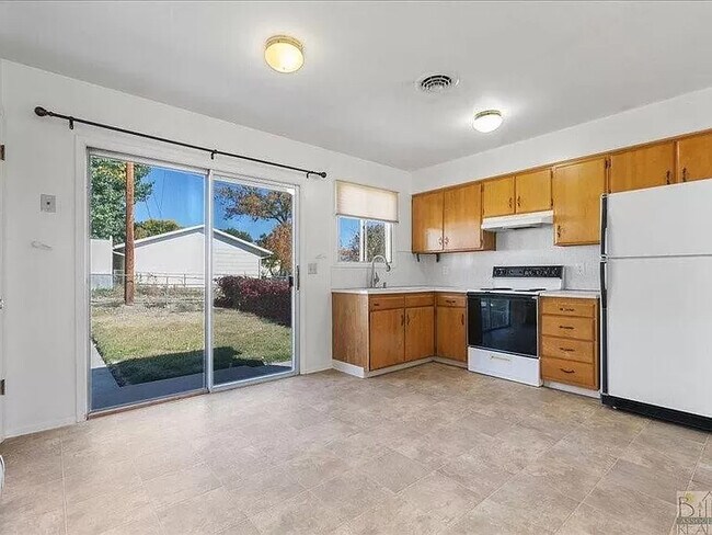 Foto del edificio - 1425 Lynn Ave