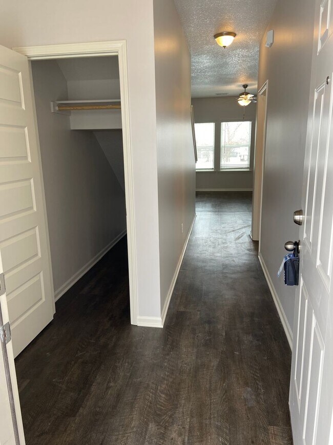 Foto del edificio - *Pre-leasing* Three Bedroom | Two and a Ha...