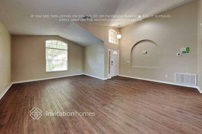 Foto del edificio - 6805 Waterton Dr