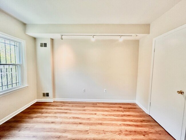 Foto del edificio - 1244 C St SE