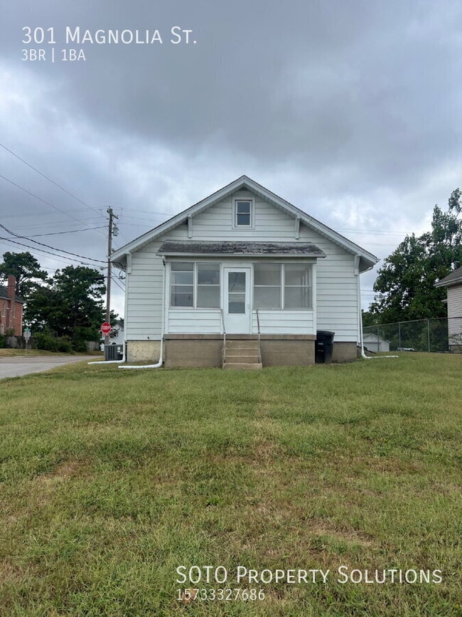Building Photo - 301 Magnolia St