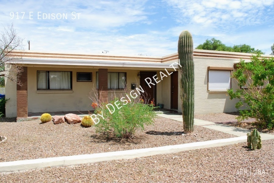 Primary Photo - Remodeled 4 Bed 2 Bath w/Office - 1 Mile t...