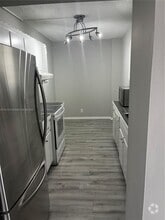 Building Photo - 4200 Hillcrest Dr