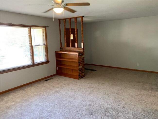 Building Photo - 215 S 13th Pl