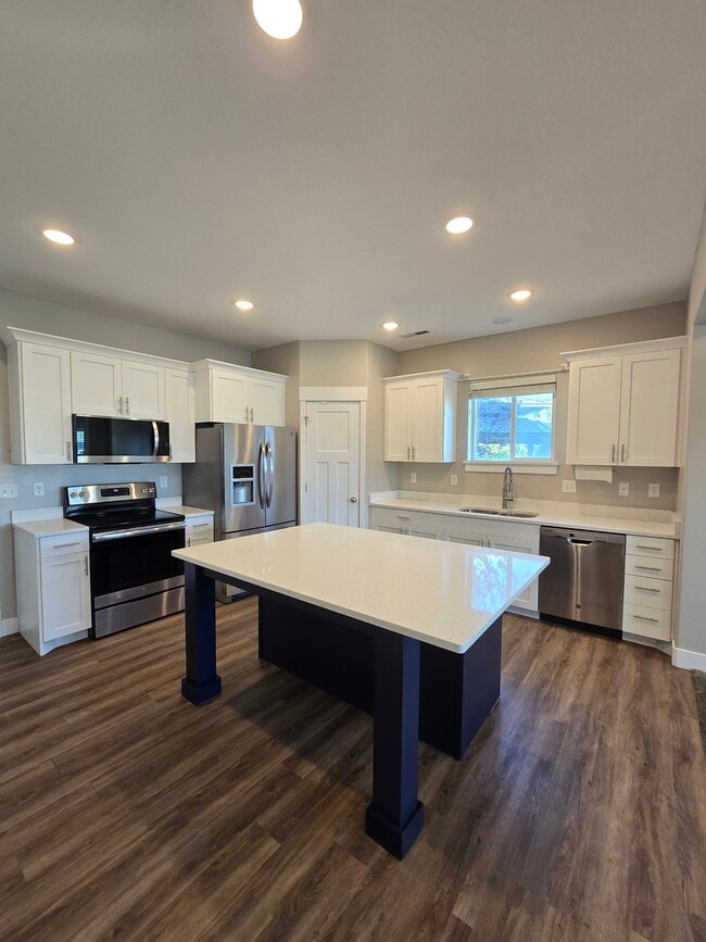 Building Photo - 1720 Stone Creek Way