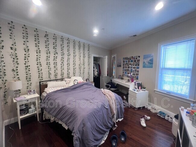 Building Photo - 140 Marcella St