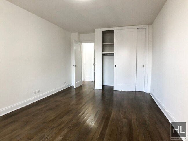 Building Photo - 5 AVENUE