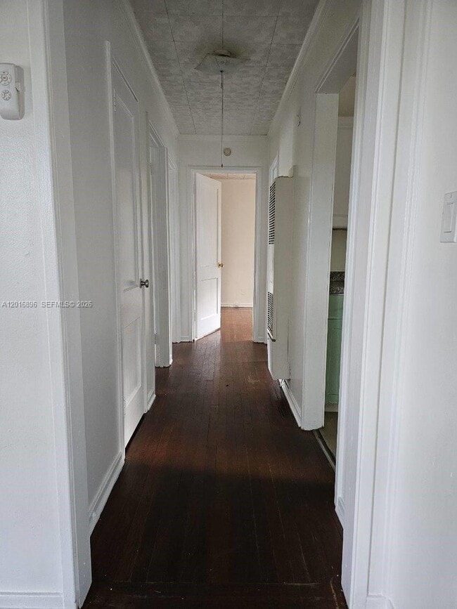 Building Photo - 1217 N D St