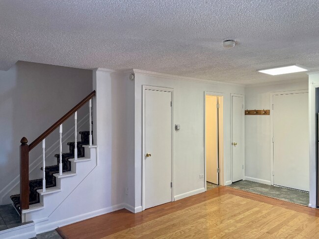 Foto del edificio - 5491 E Warren Ave