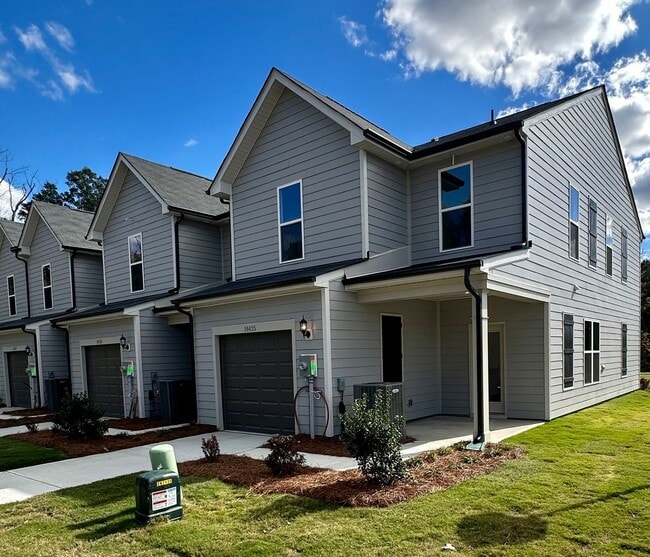 Foto del edificio - 2BR/3BA End Unit Townhome in Pringle Towns