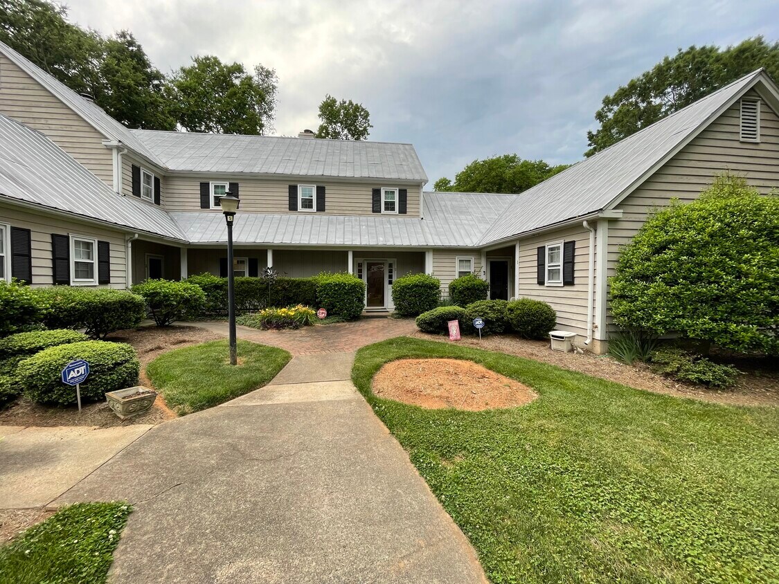 3702 Selwyn Farms Ln Unit 2, Charlotte, NC 28209 Condo for Rent in