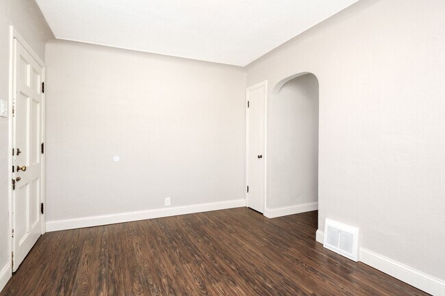 Foto del edificio - 7068 Sutherland Ave