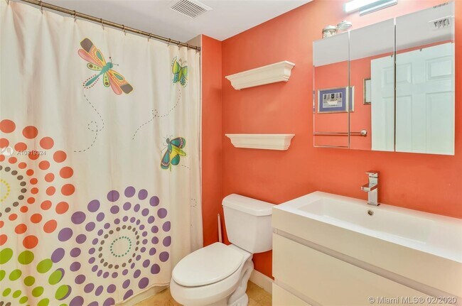 Building Photo - 16590 NE 26th Ave