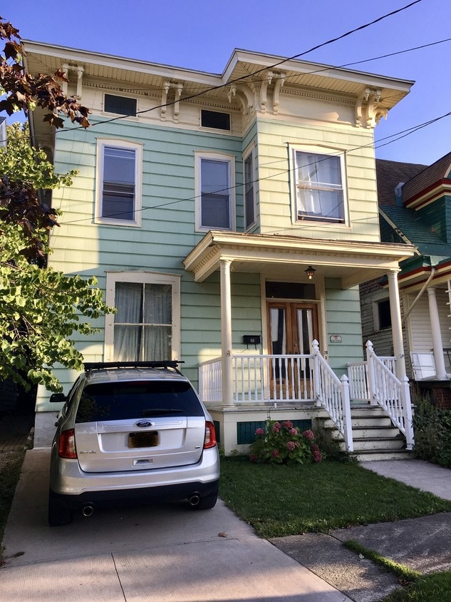 28 W Oneida St, Oswego, NY 13126 House Rental in Oswego, NY