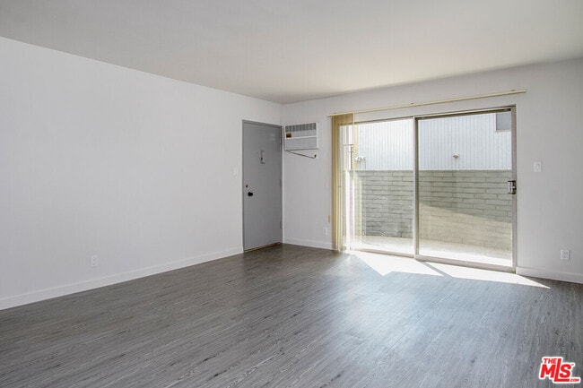 Building Photo - 450 S Los Robles Ave
