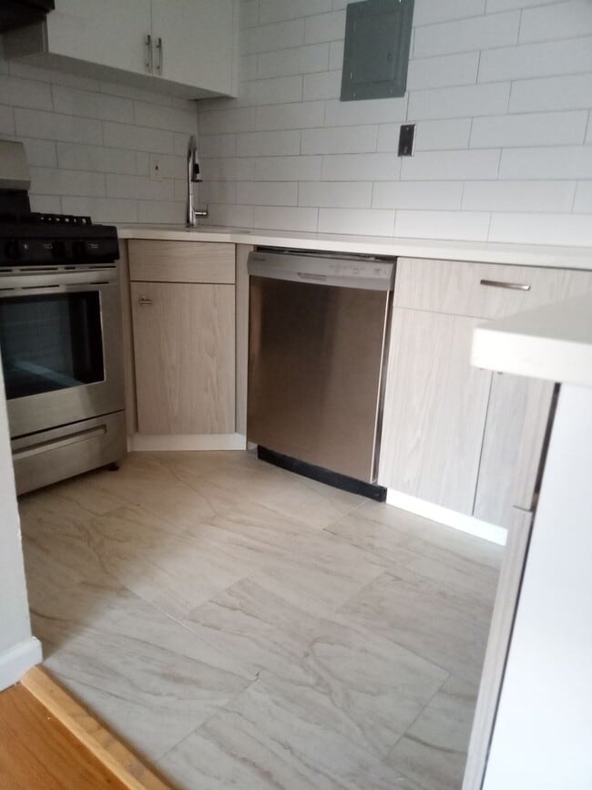 Building Photo - Pine Street Square