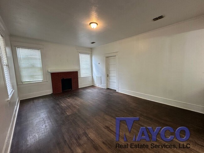 Foto del edificio - 2 bedroom 1 bath house in Highland!