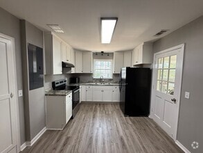 Building Photo - 18 N Zetterower Ave