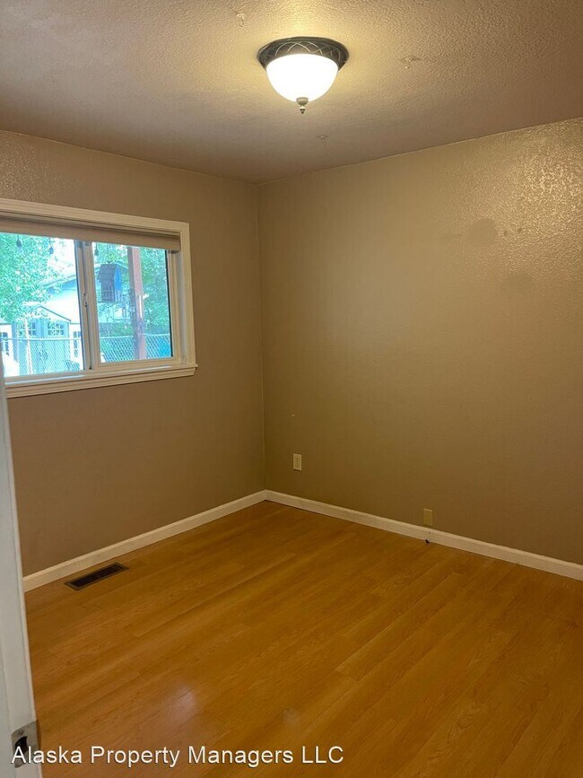 Building Photo - 3 br, 2 bath House - 8123 Lamplighter Ct