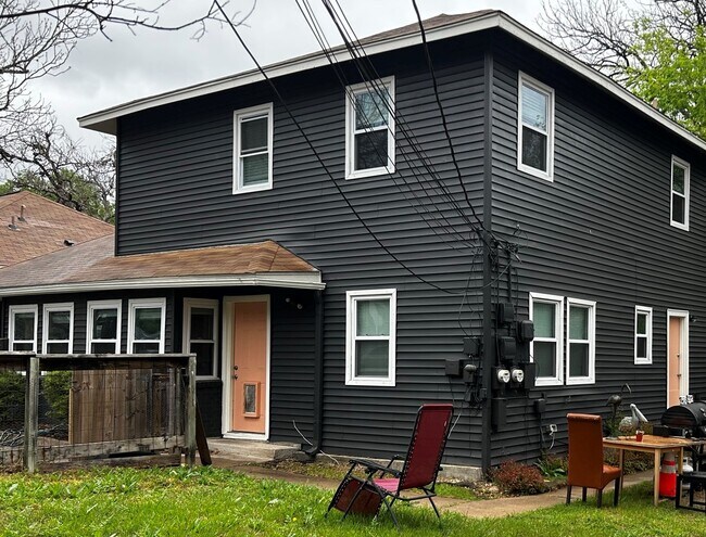 Foto del edificio - 3309 Harris Park Ave