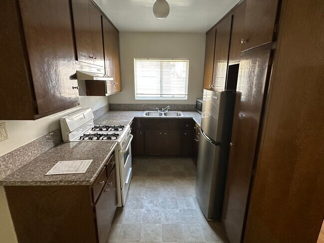 Kitchen - 6020 La Prada St