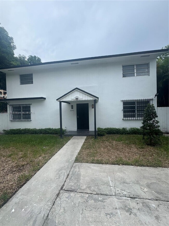 Foto del edificio - 3240 SW 22nd Terrace