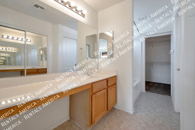 Building Photo - 1110 E Coppola St