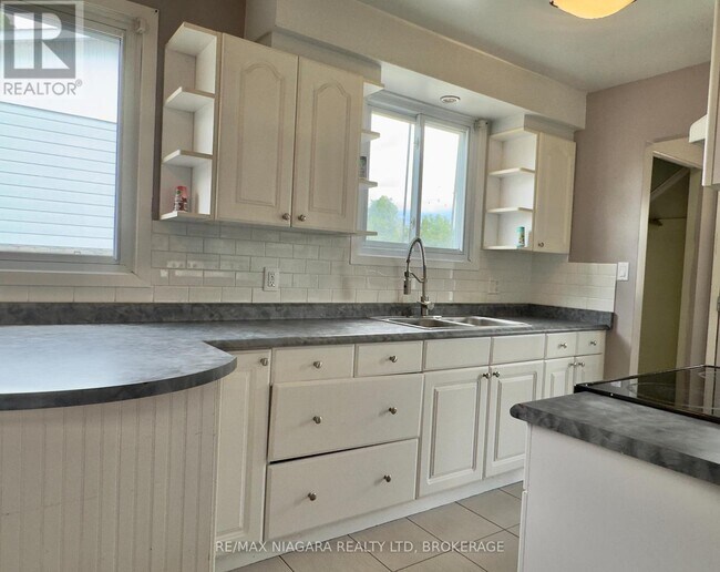 Building Photo - 97 Tupper Dr