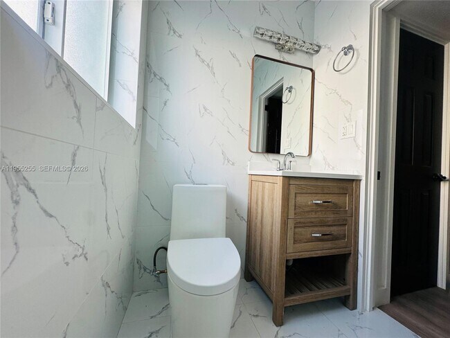 Foto del edificio - 3052 SW 6th St